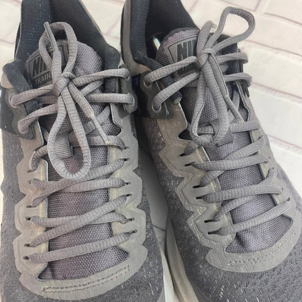 Nike shoes - Picture 6 of 9